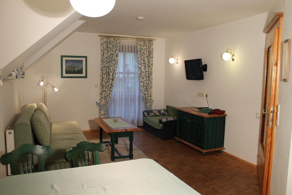 Haralds Ferienwohnungen Bad Kleinkirchheim Pokoj fotografie